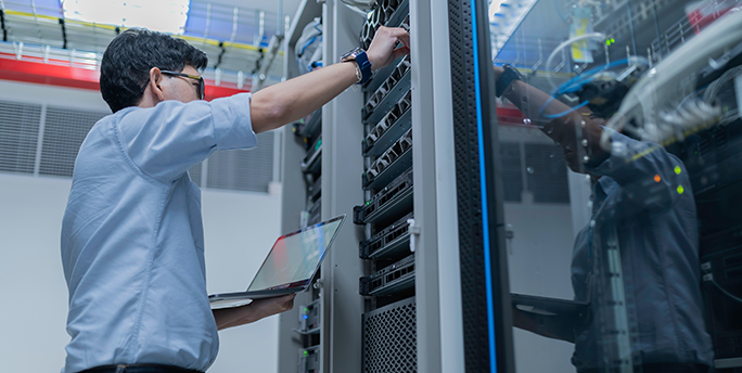Cloud-Infrastruktur mit hoher Sicherheit und Backup-Systemen im Rechenzentrum