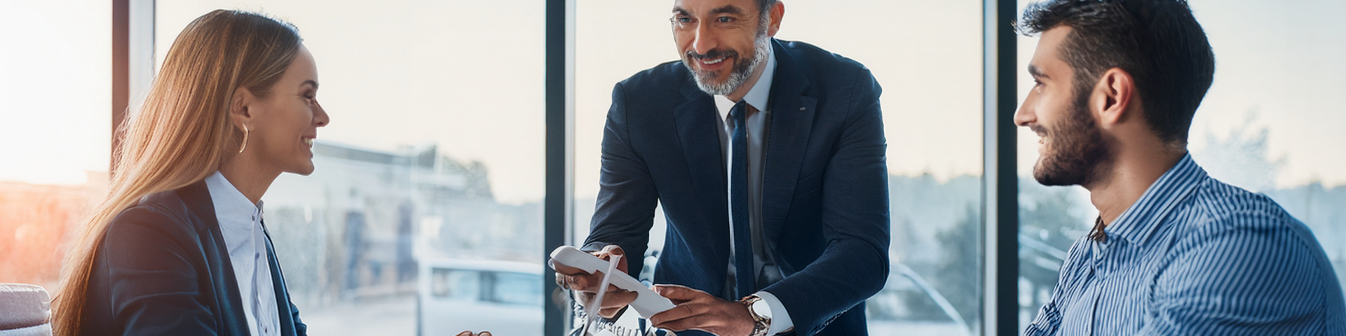 IT-Consultant berät Geschäftskunden zu digitaler Transformation und IT-Lösungen im Büro